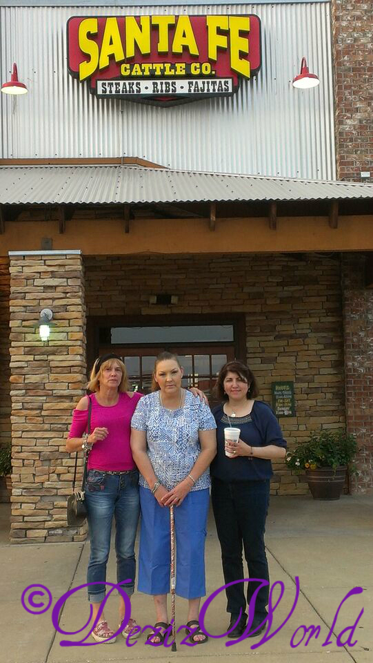 Yep a rare foto of mommy. (L ro R: awnty Lizbeth, mommy, awnty Sonia)