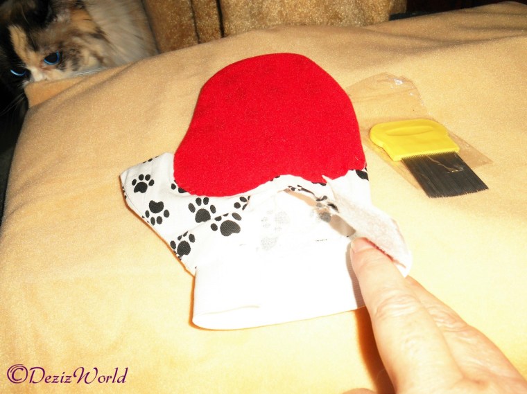 Thermal pet mat, mitt brush and pick comb