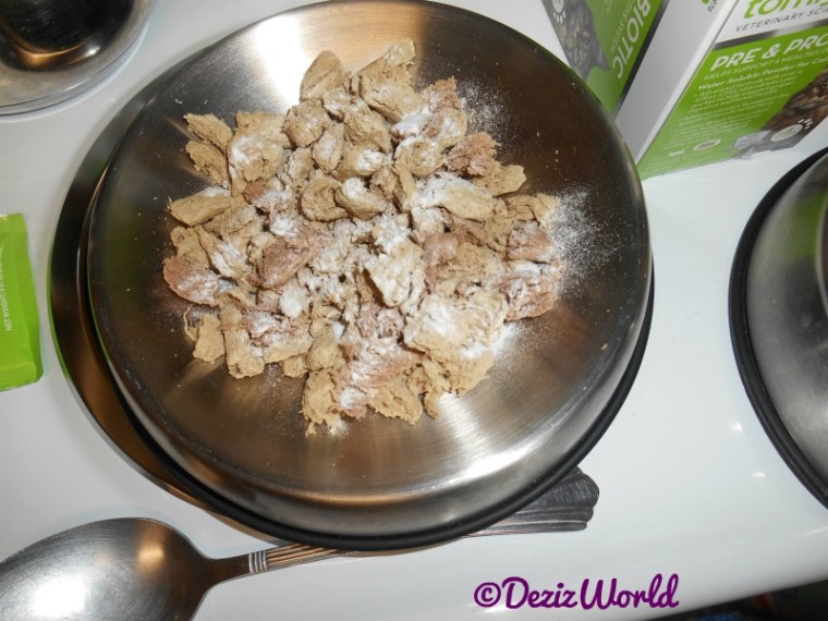 Freeze dreid food with Tomlyn pre pro biotics