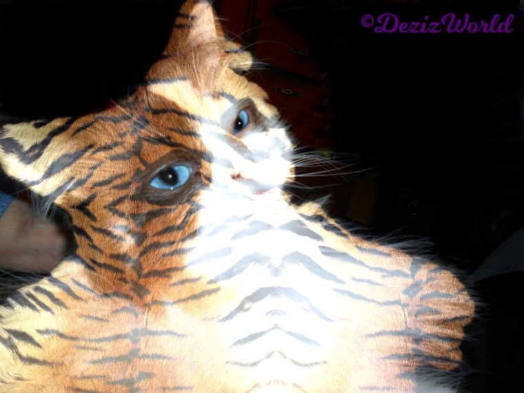 Raena selfie as a tiger